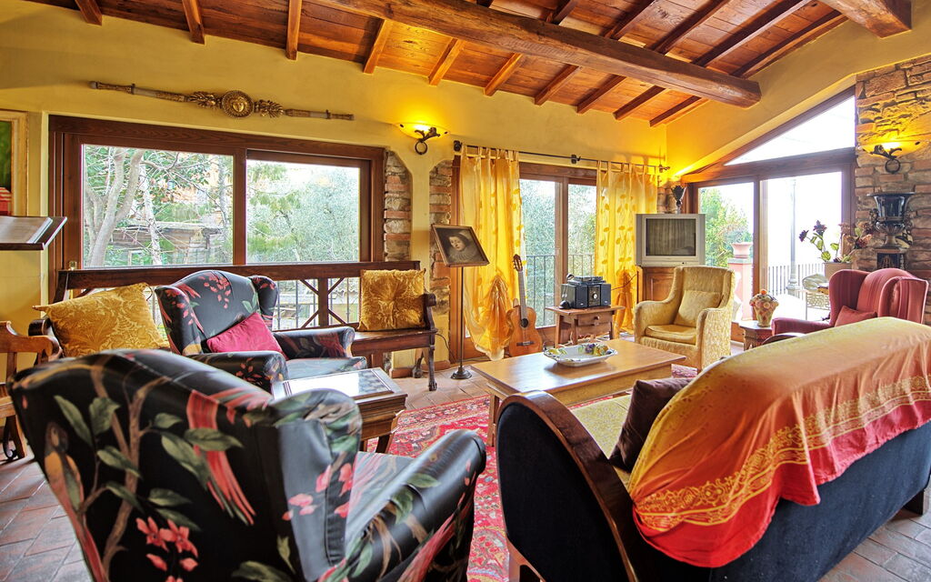 Casa Vania: Living Room