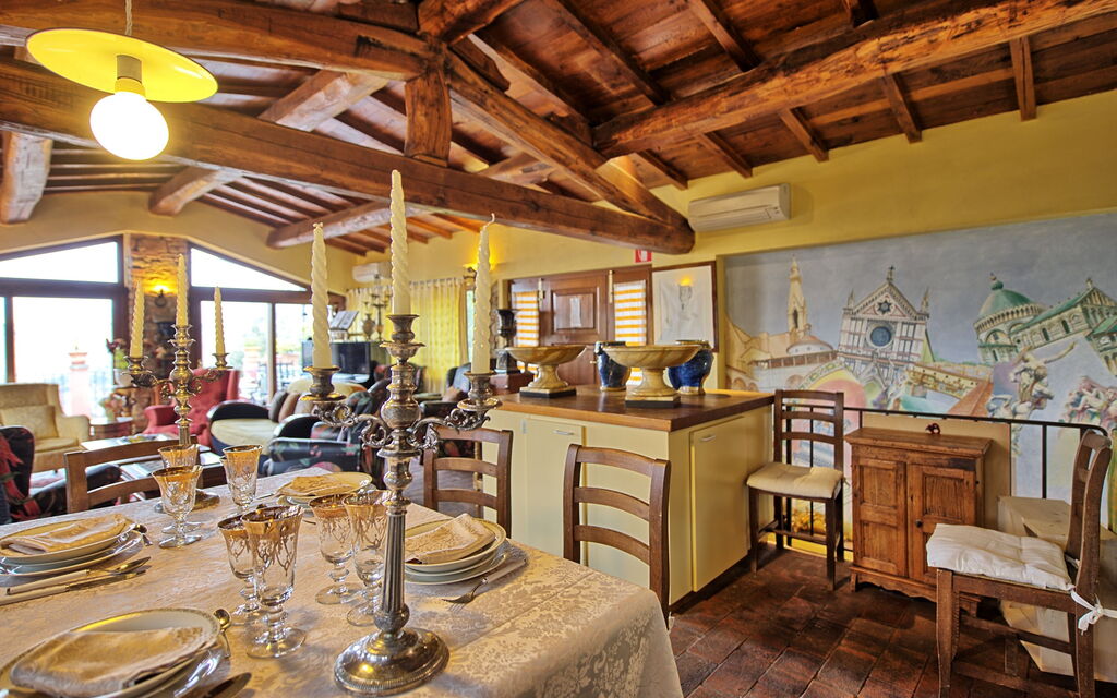 Casa Vania: Dining Room, Kitchen, Living Room