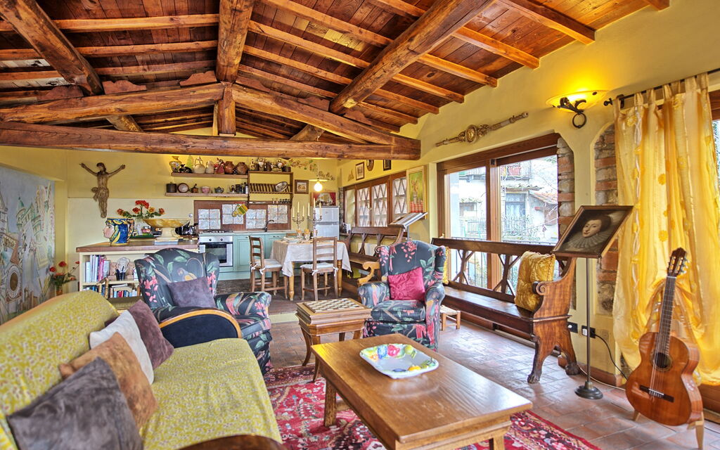 Casa Vania: Living Room