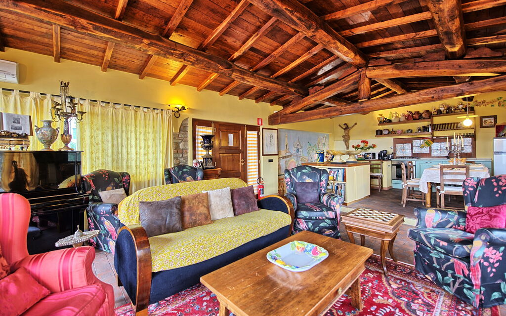 Casa Vania: Living Room