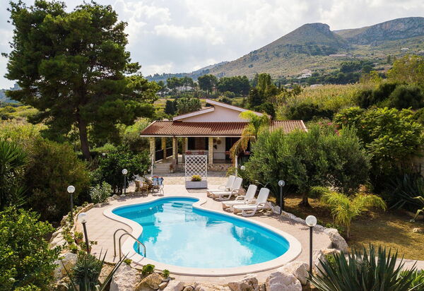 Villa Contrada: bassin, Extérieur, Vues