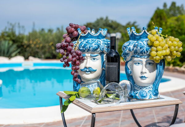 Villa Contrada: bassin, Extérieur