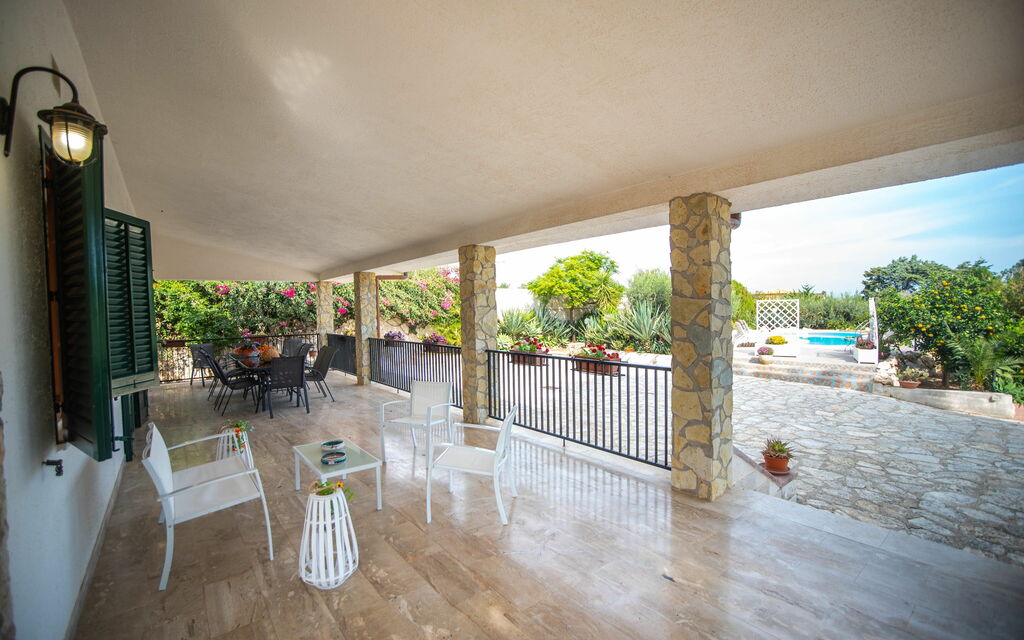 Villa Contrada: Altan / terrasse / gårdhave