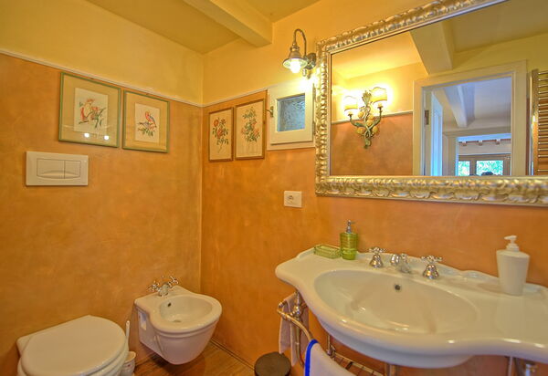 Gellino: Bathroom
