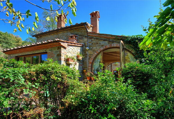 Gellino: Building Exterior, Garden