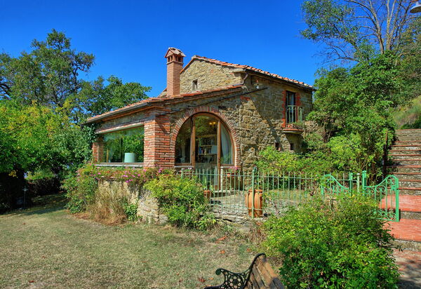 Gellino: Building Exterior, Garden