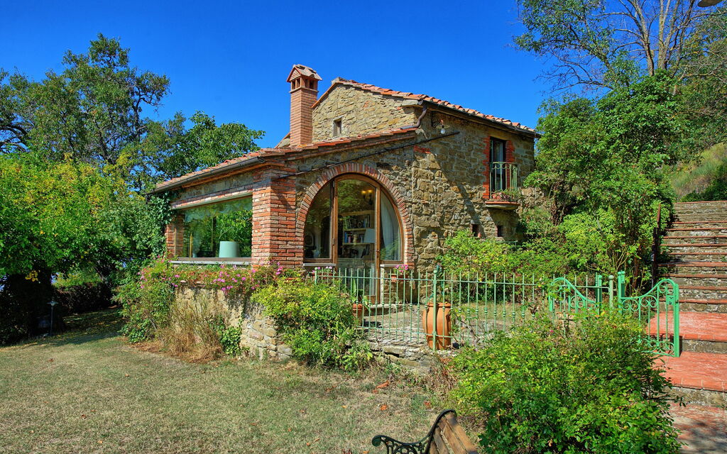 Gellino: Eksteriør, Hage