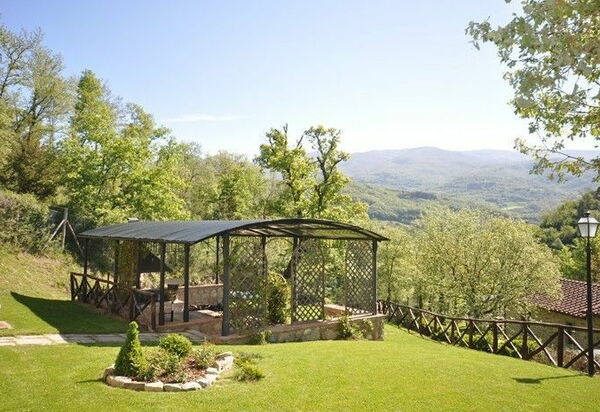 Villa Casentino: Ansichten, Draussen, Garten, Schwimmbad