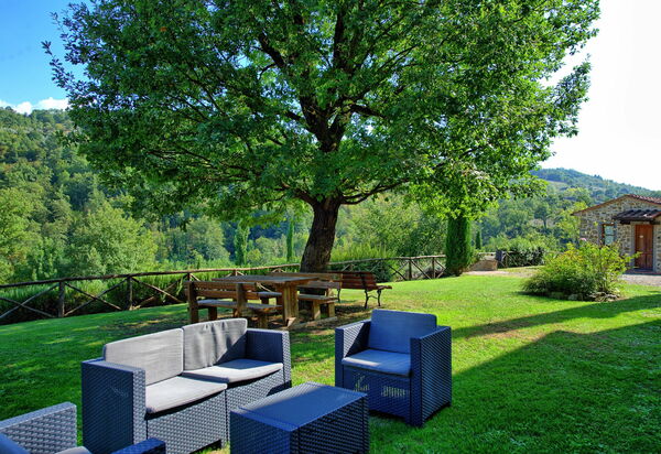 Villa Casentino: Schwimmbad