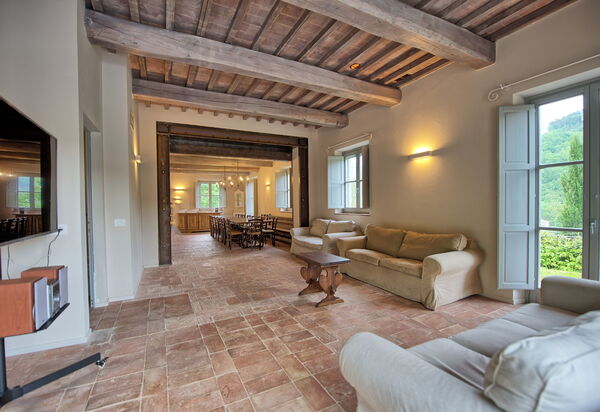 Villa Casentino: Esszimmer, Wohnzimmer