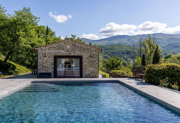 Villa Casentino: Schwimmbad