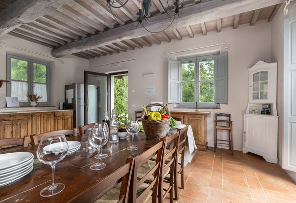 Villa Casentino: Esszimmer, Küche