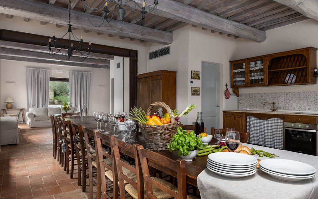 Villa Casentino: Dining Room, Kitchen