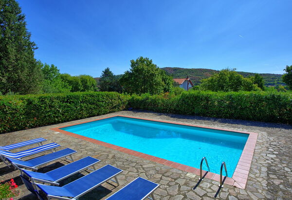 Casale Ambra: бассейн