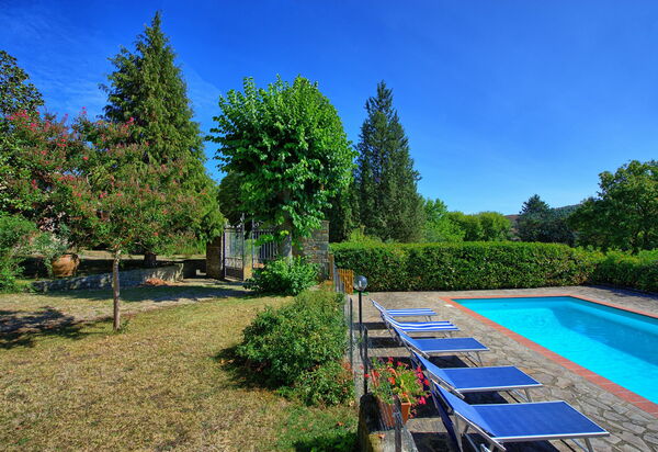 Casale Ambra: бассейн