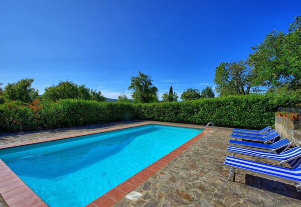 Casale Ambra: бассейн