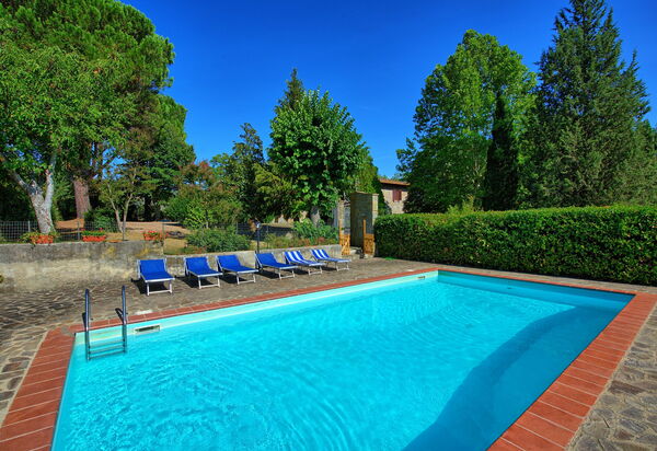 Casale Ambra: бассейн