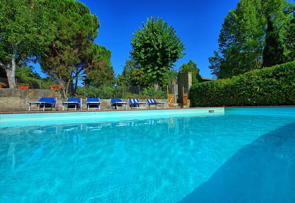 Casale Ambra: бассейн