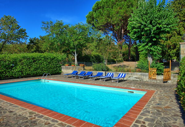 Casale Ambra: бассейн