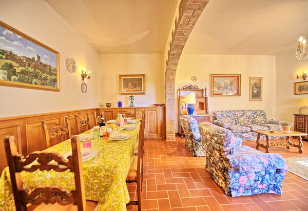 Casale Ambra: Гостиная, Столовая