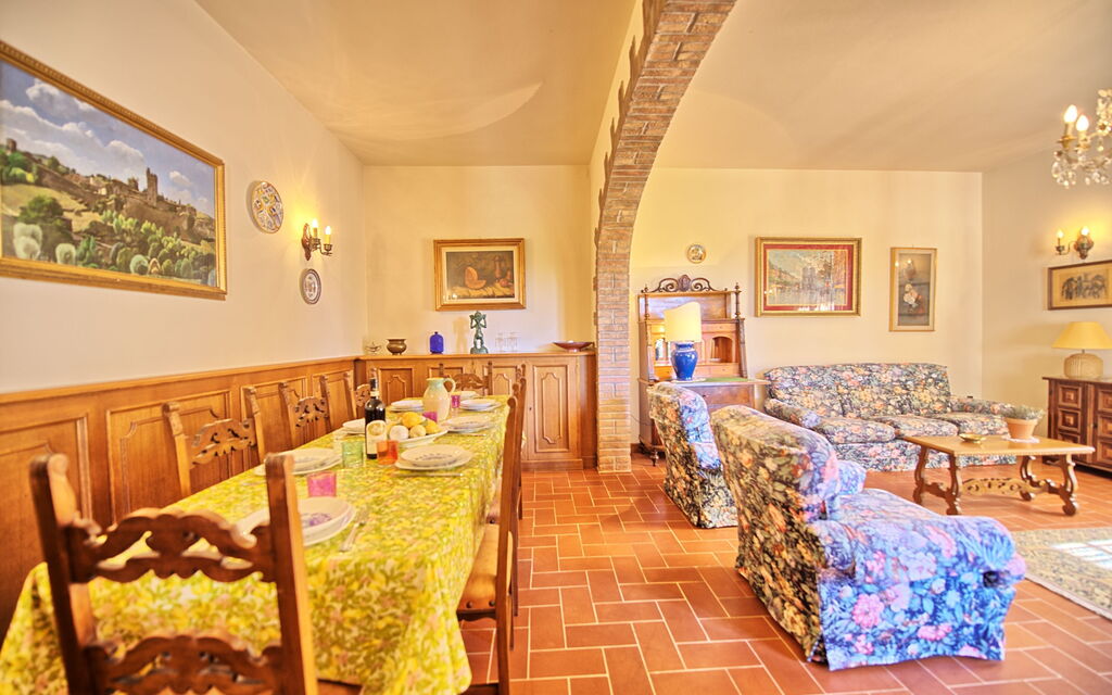 Casale Ambra: Dining Room, Living Room