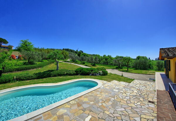 Villa Roberto: bassin, Jardin