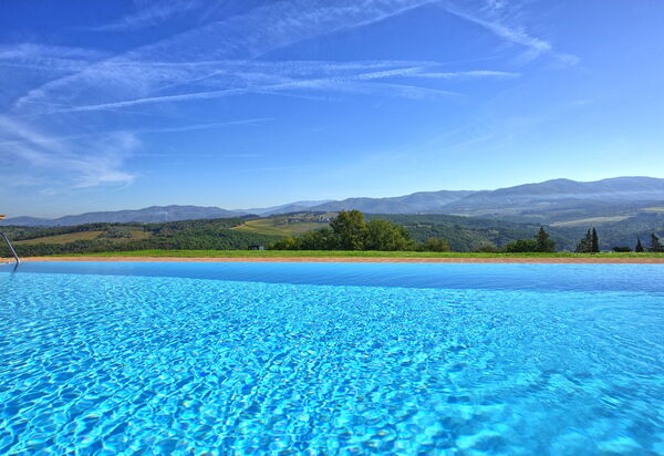 Tenuta: бассейн, Взгляды