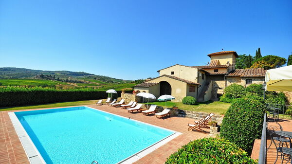 Tenuta: basseng, Eksteriør