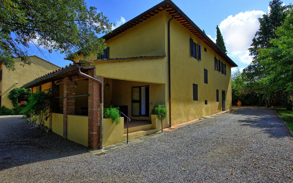 San Carlo: Building Exterior