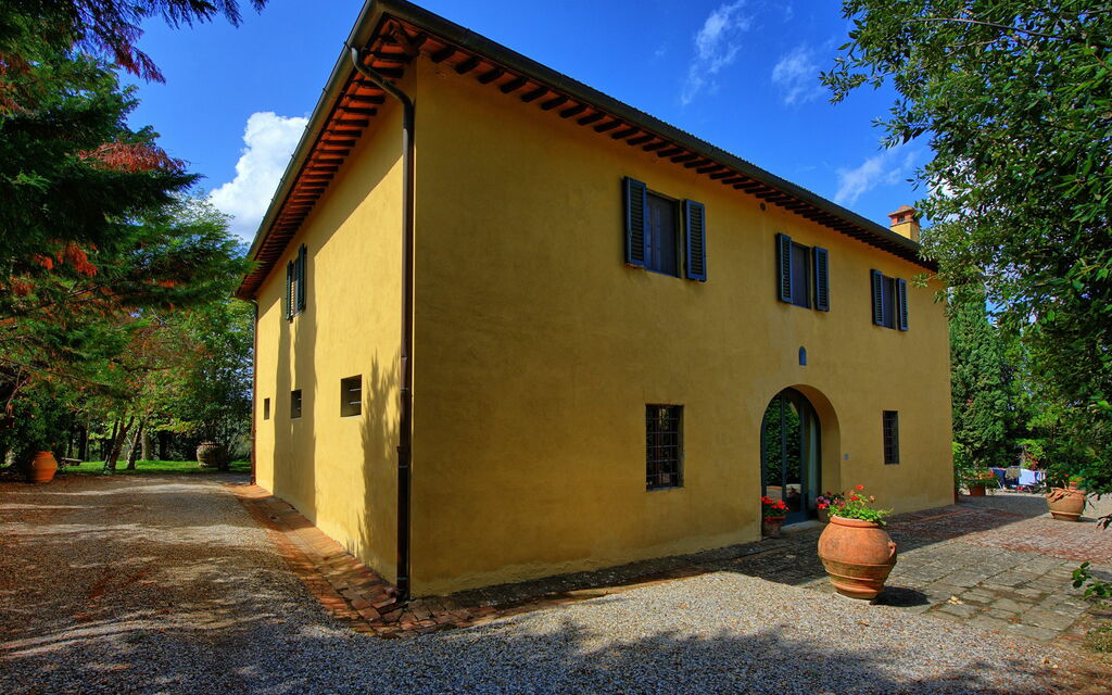 San Carlo: Building Exterior