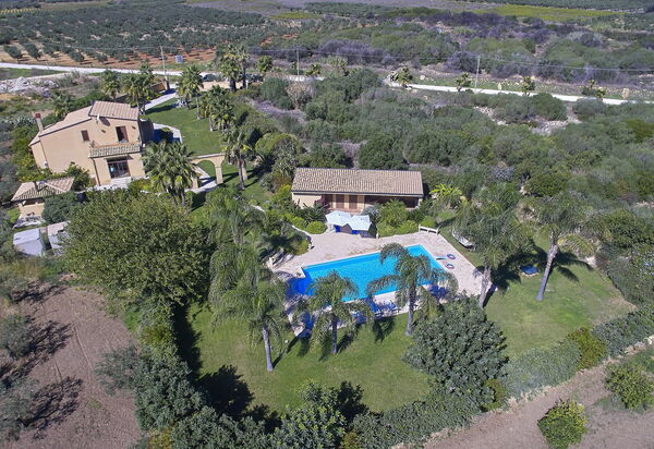 Villa Oasi: бассейн, Взгляды