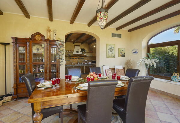 Villa Oasi: Столовая