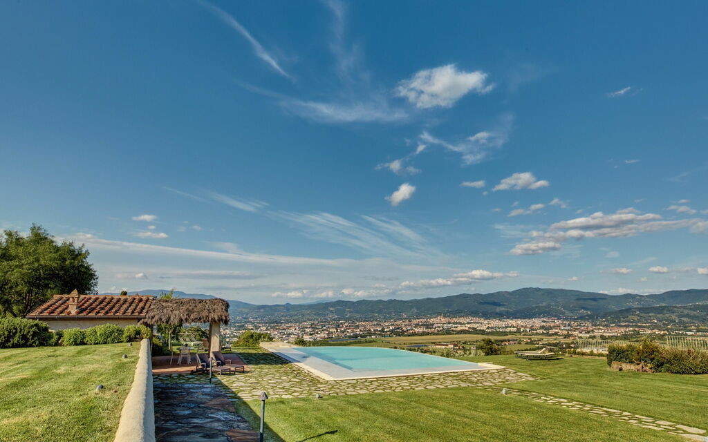 Villa Agazzi: Piscina, Vista Panoramica