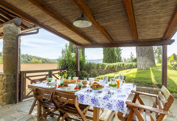 Bigiolo a Melazzano: Balkon / Terrasse / Patio, Draussen