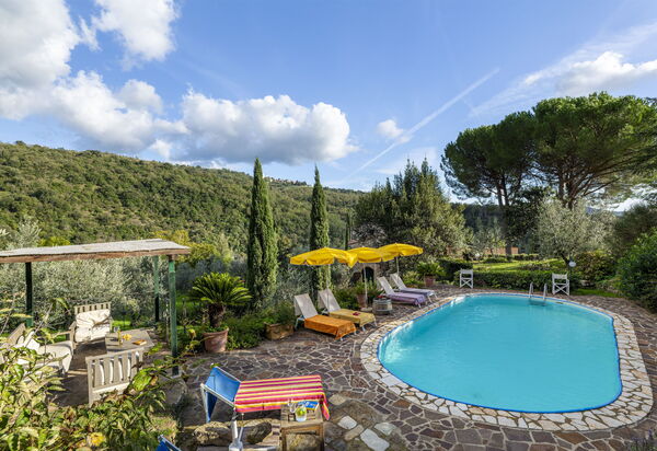 Bigiolo a Melazzano: Draussen, Schwimmbad