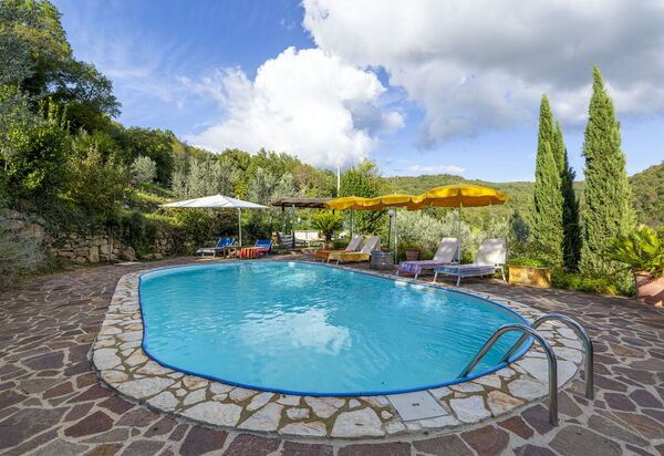 Bigiolo a Melazzano: Draussen, Schwimmbad