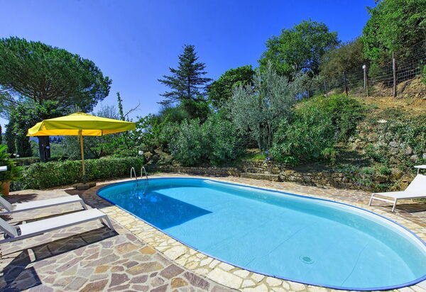 Bigiolo a Melazzano: Draussen, Schwimmbad