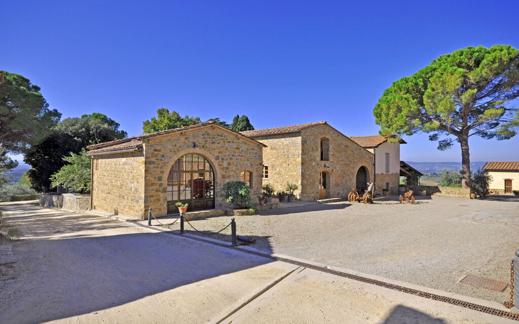 Arturo: Building Exterior, Garden, Outdoor