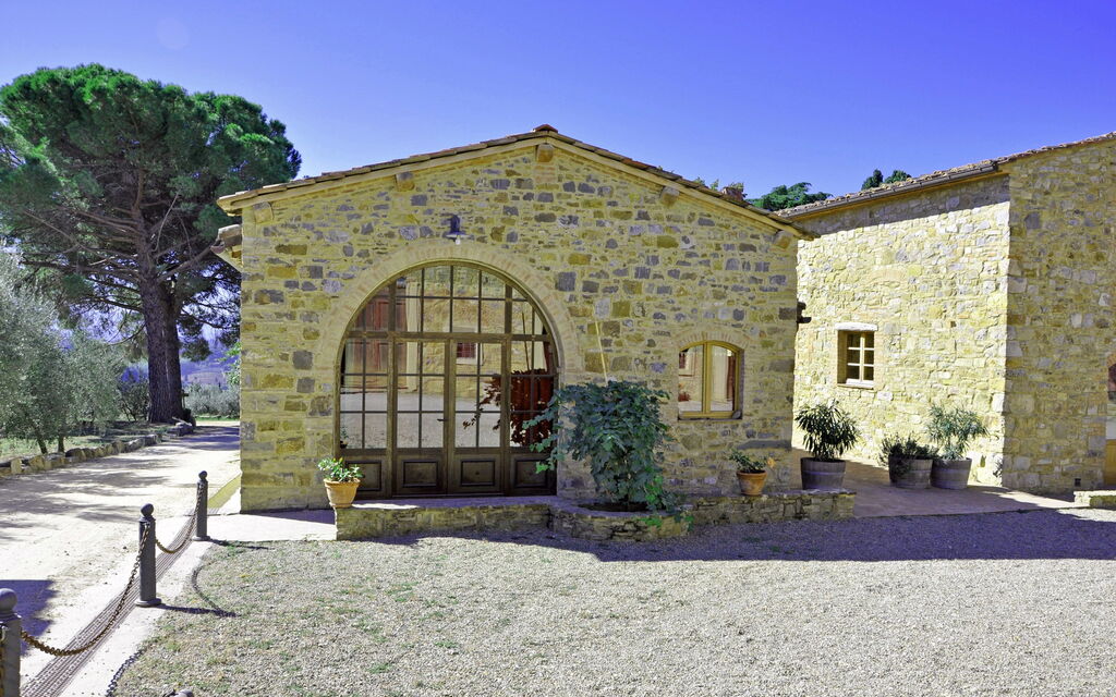 Arturo: Building Exterior, Garden, Outdoor