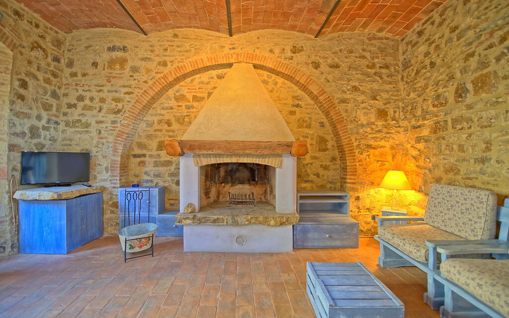 Arturo - : Living Room