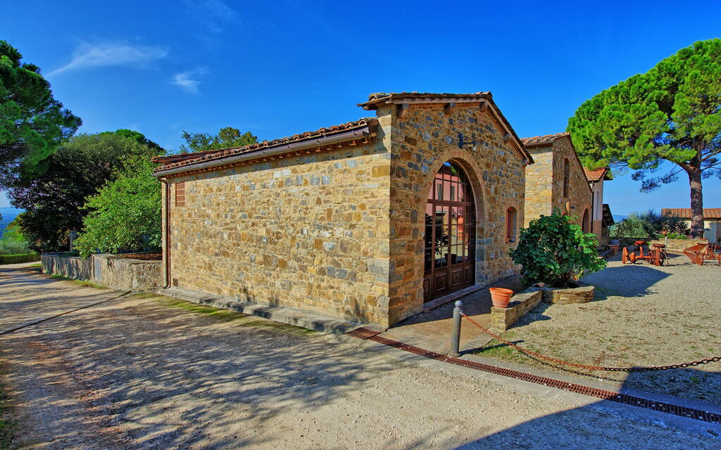 Arturo: Building Exterior, Garden, Outdoor