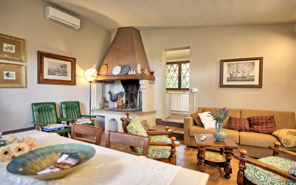 Casa Ovile: Dining Room, Living Room