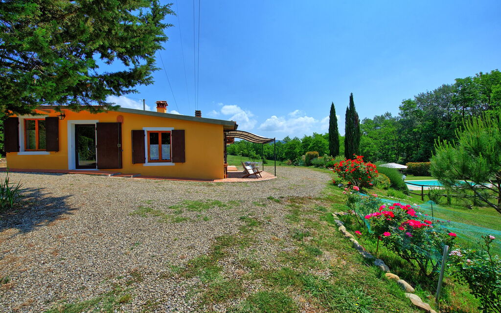 Casa Ovile: Building Exterior