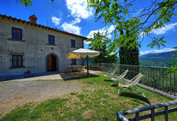 Panzalla: Building Exterior