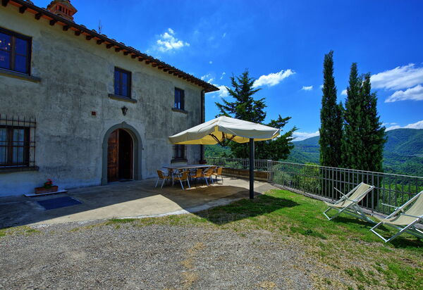 Panzalla: Building Exterior, Garden