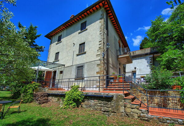 Panzalla: Building Exterior, Garden