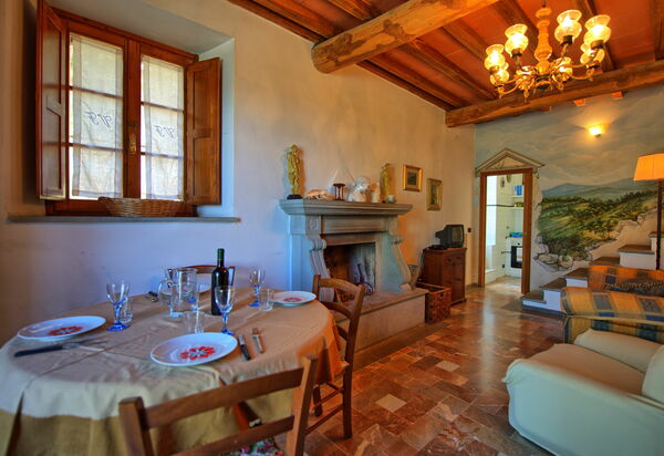 Panzalla: Dining Room, Living Room