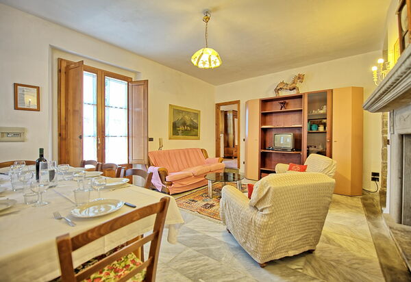 Panzalla: Dining Room, Living Room