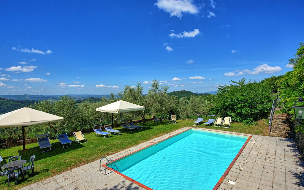 Panzalla: Giardino, Piscina