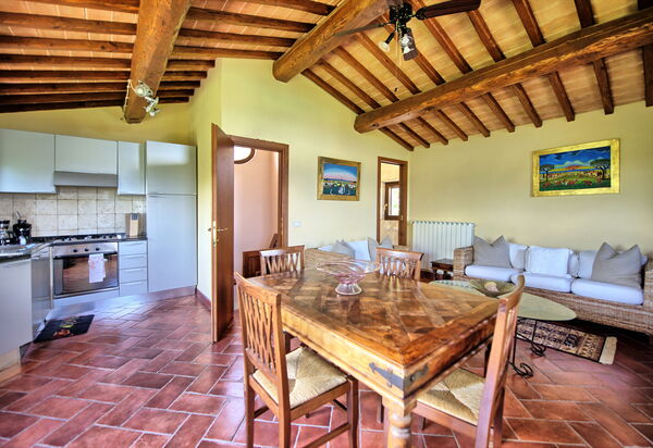 Villa Ulivi: Esszimmer, Küche, Wohnzimmer